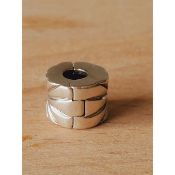 Pandora Sunburst Clip Charm Bead in Sterling Silver 925 - Picture 5 of 6